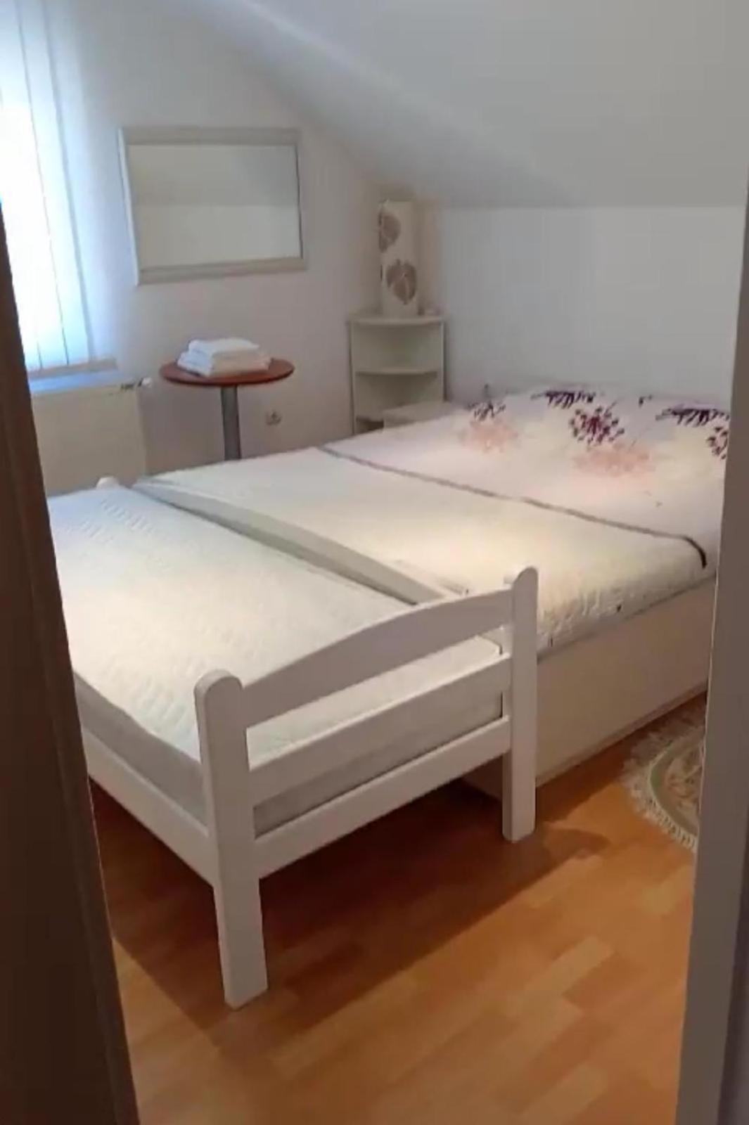 Hotel Tri Sesira Ljubovija Zewnętrze zdjęcie
