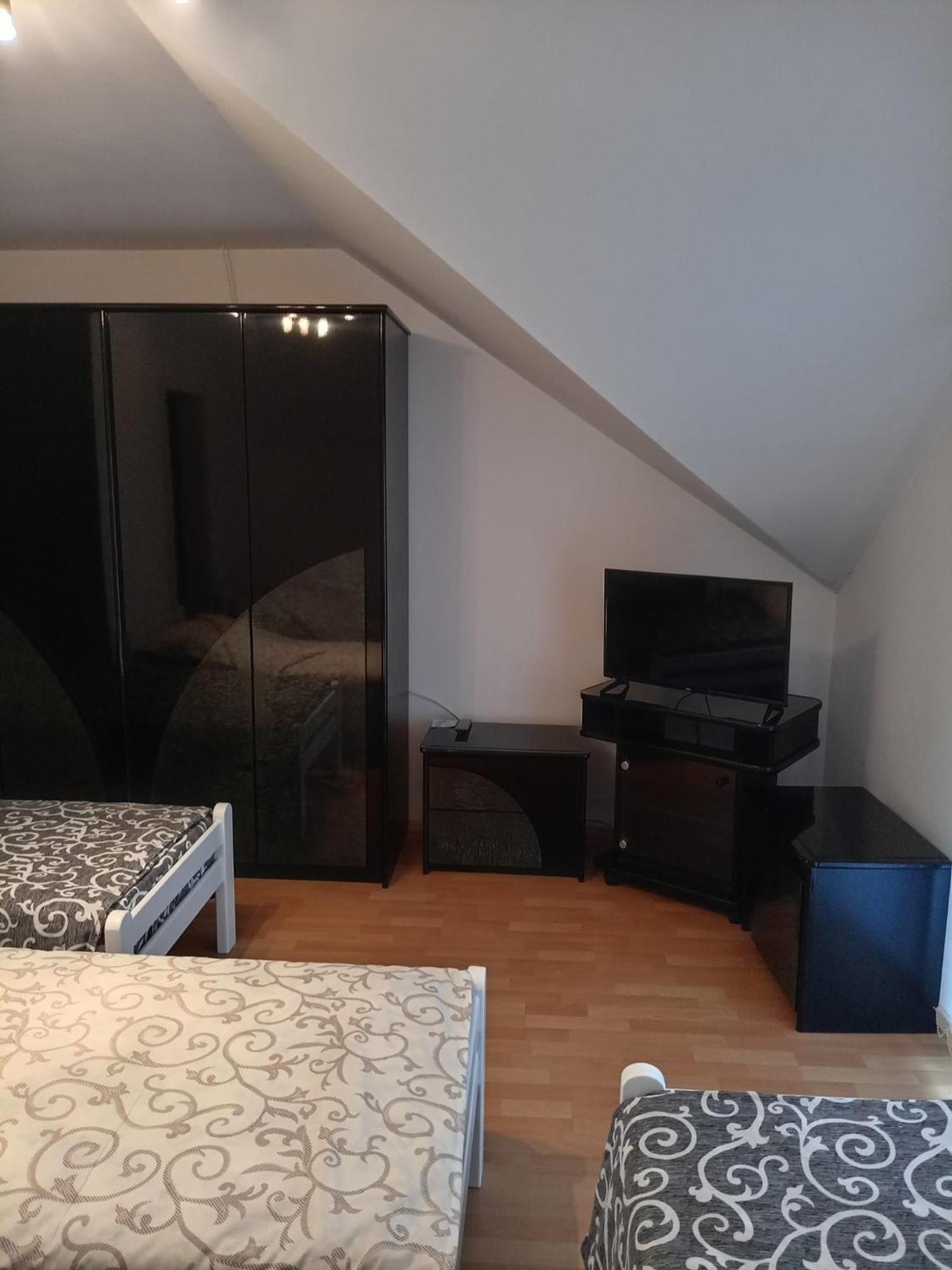 Hotel Tri Sesira Ljubovija Zewnętrze zdjęcie