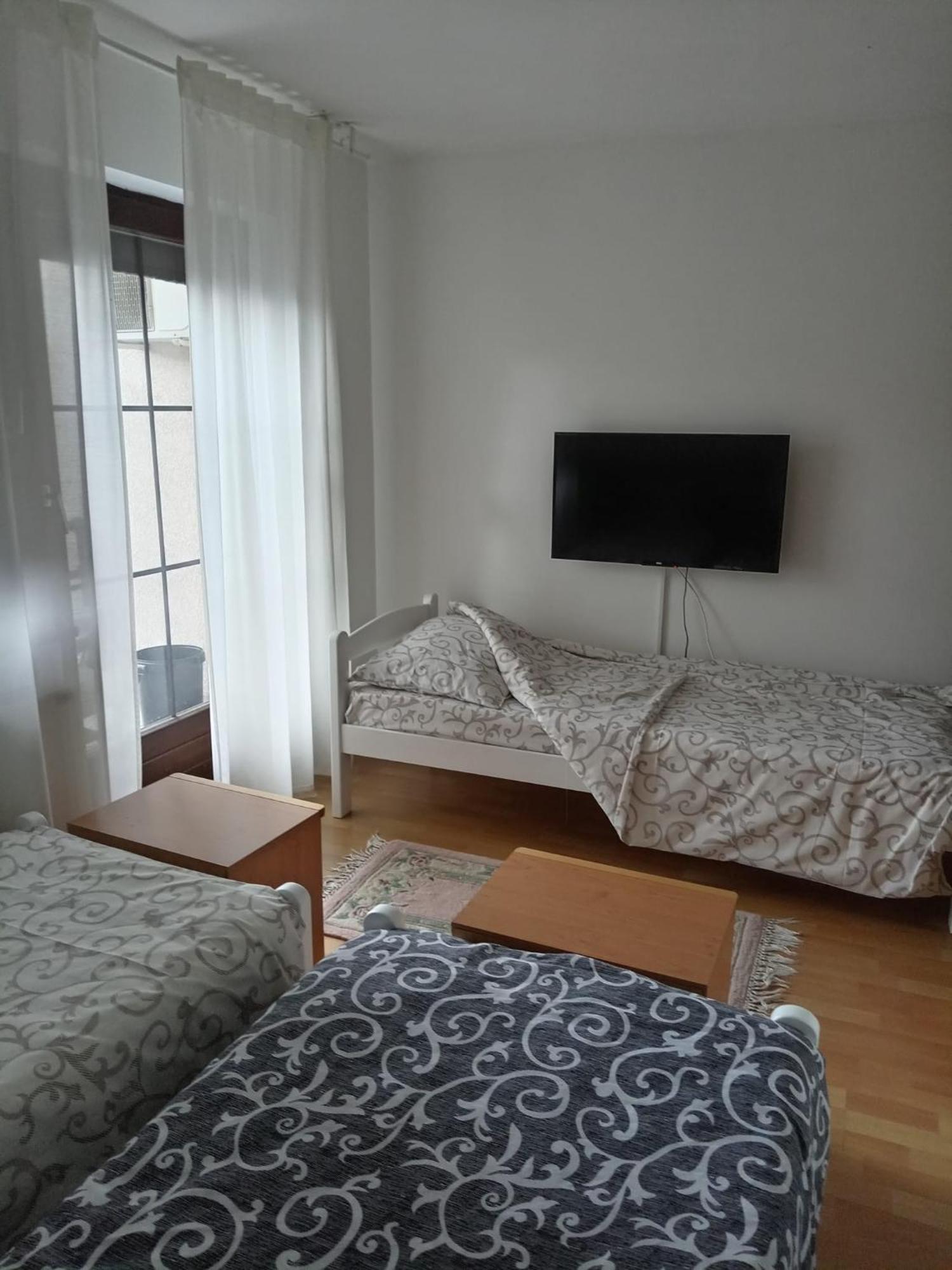 Hotel Tri Sesira Ljubovija Zewnętrze zdjęcie