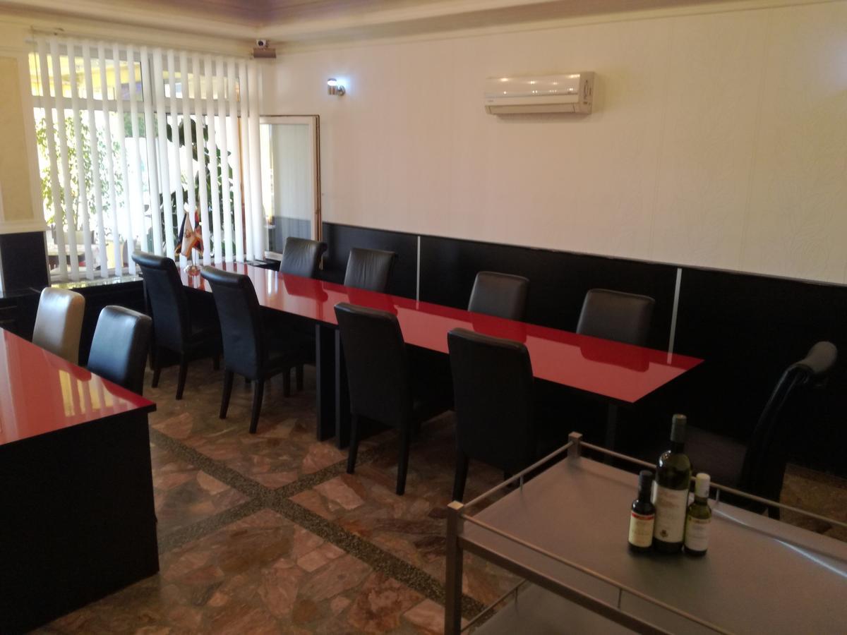 Hotel Tri Sesira Ljubovija Zewnętrze zdjęcie
