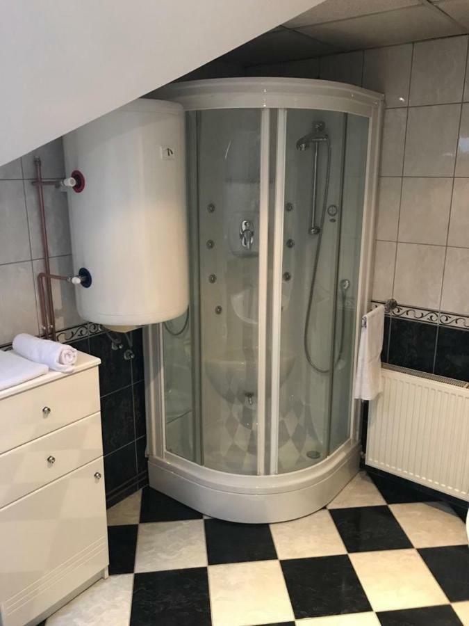 Hotel Tri Sesira Ljubovija Zewnętrze zdjęcie