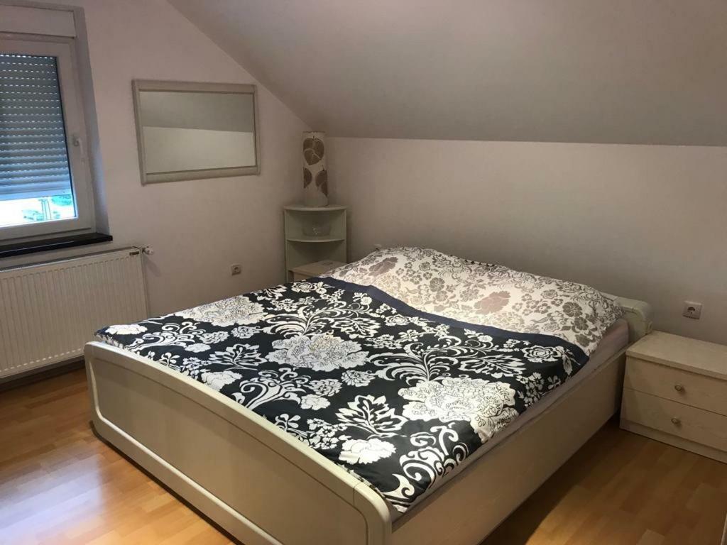 Hotel Tri Sesira Ljubovija Zewnętrze zdjęcie