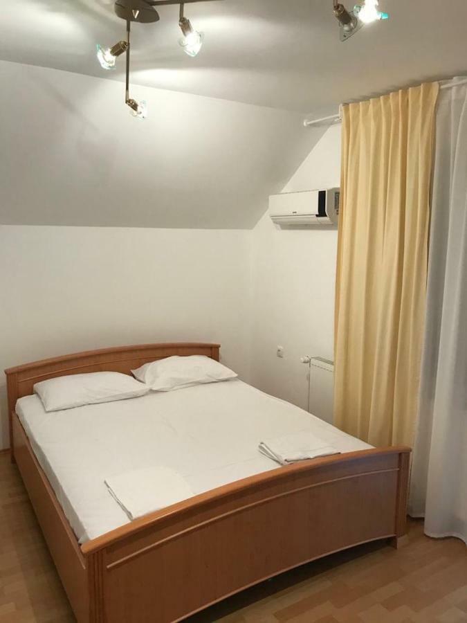 Hotel Tri Sesira Ljubovija Zewnętrze zdjęcie