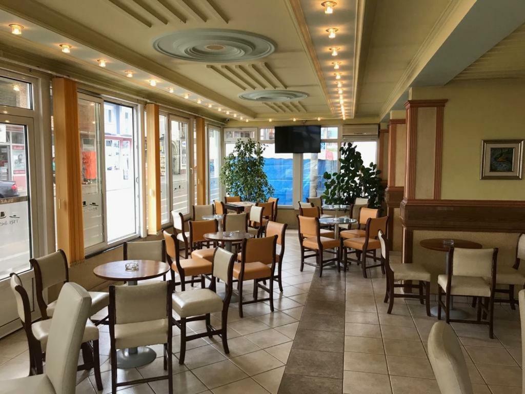 Hotel Tri Sesira Ljubovija Zewnętrze zdjęcie