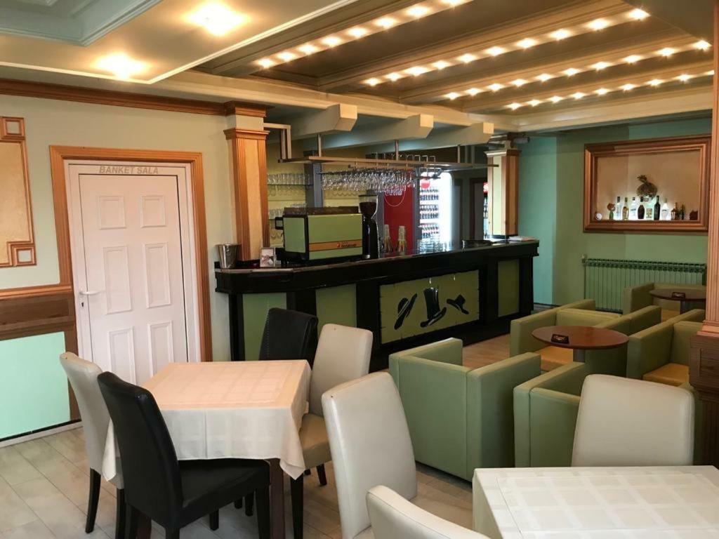 Hotel Tri Sesira Ljubovija Zewnętrze zdjęcie