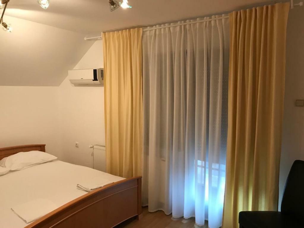 Hotel Tri Sesira Ljubovija Zewnętrze zdjęcie