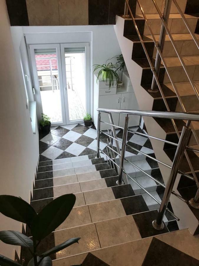 Hotel Tri Sesira Ljubovija Zewnętrze zdjęcie